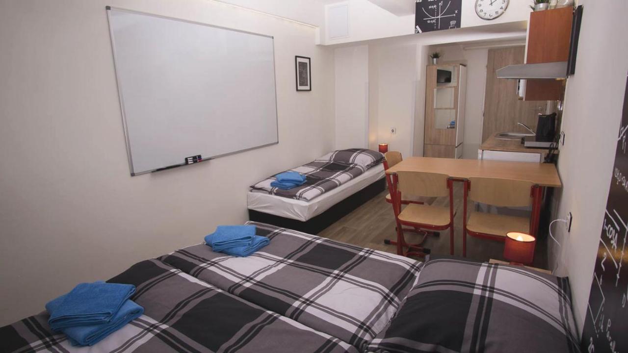 School Apartment - Your Unique Place In Prague By Metro Vysehrad Екстер'єр фото