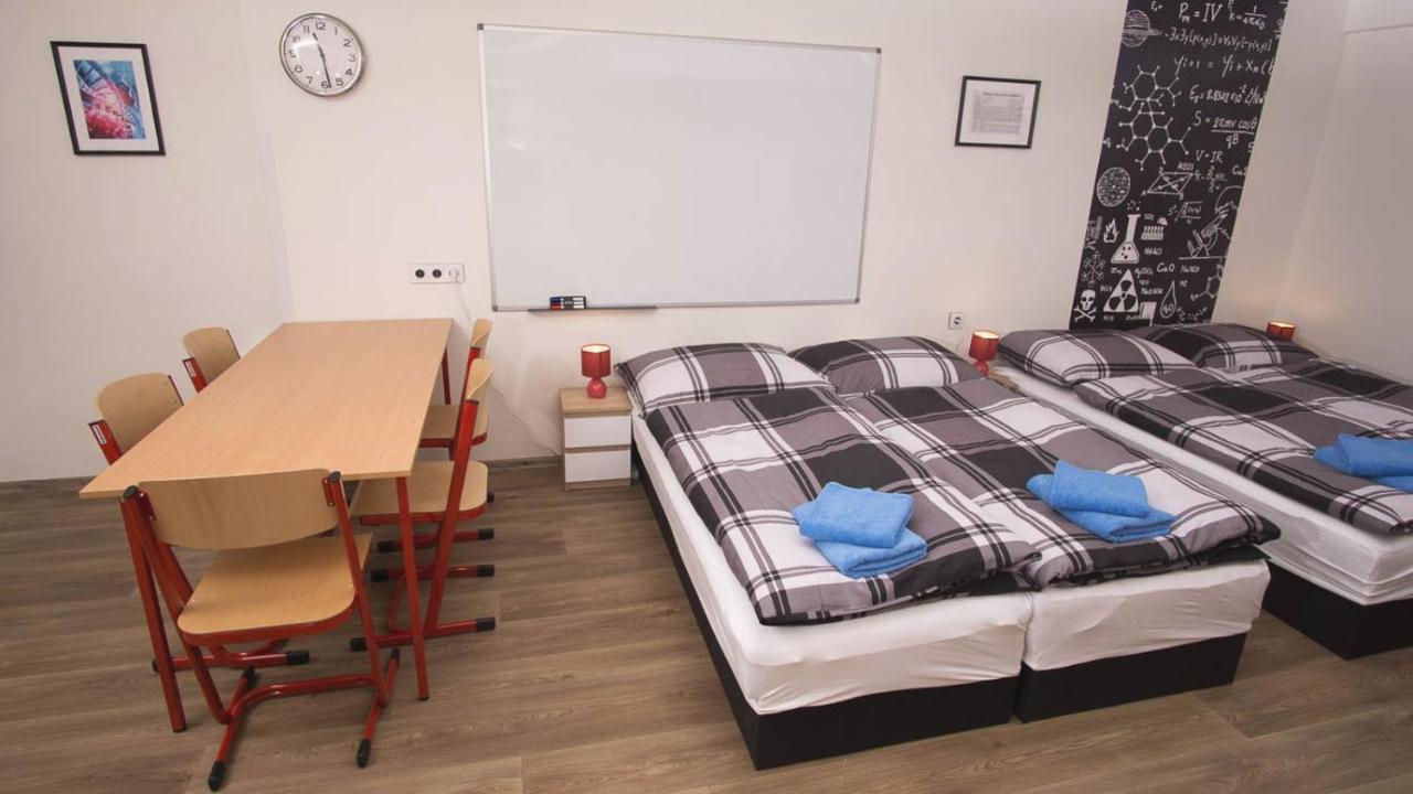 School Apartment - Your Unique Place In Prague By Metro Vysehrad Екстер'єр фото