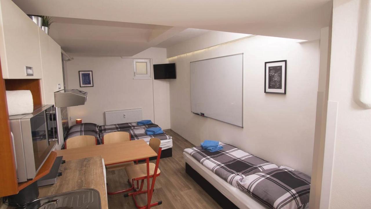 School Apartment - Your Unique Place In Prague By Metro Vysehrad Екстер'єр фото