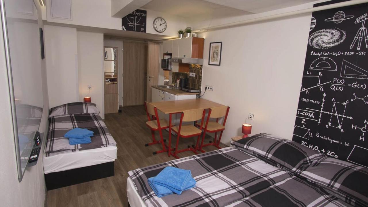 School Apartment - Your Unique Place In Prague By Metro Vysehrad Екстер'єр фото