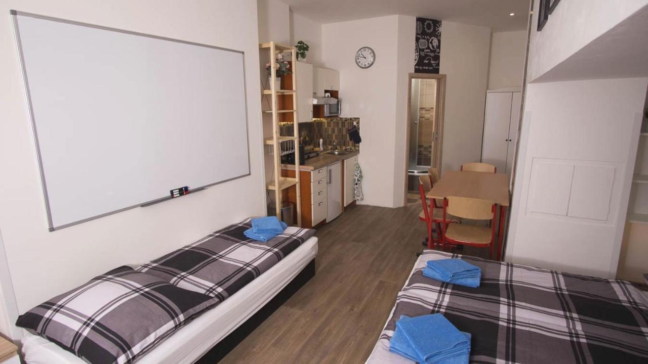 School Apartment - Your Unique Place In Prague By Metro Vysehrad Екстер'єр фото