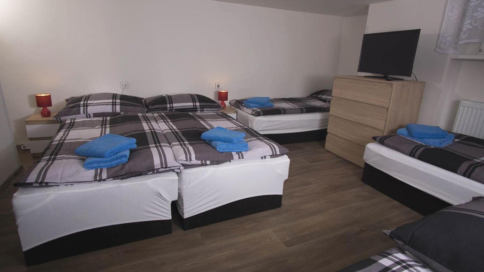 School Apartment - Your Unique Place In Prague By Metro Vysehrad Номер фото