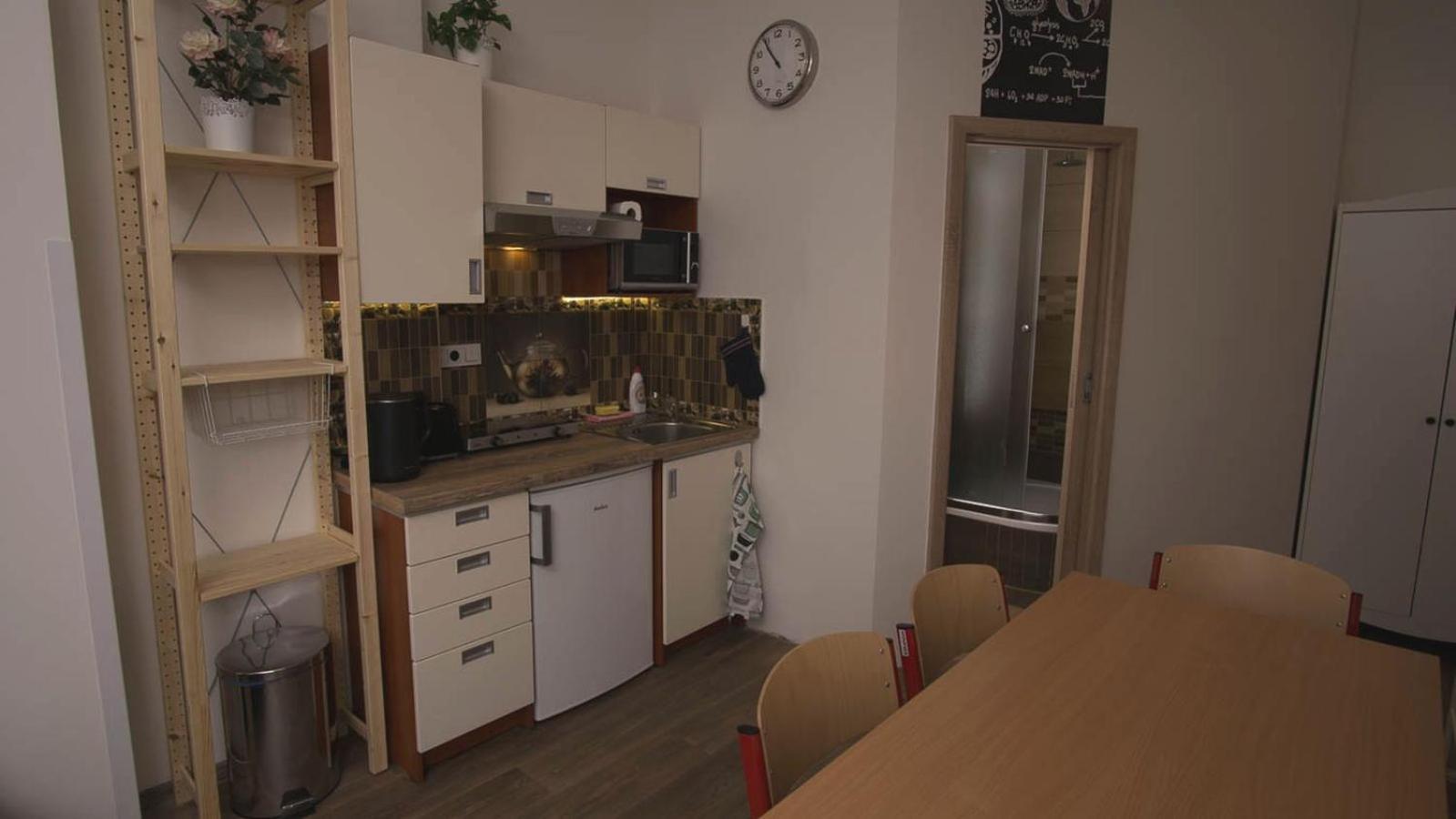 School Apartment - Your Unique Place In Prague By Metro Vysehrad Номер фото